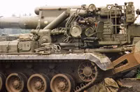 [ẢNH] Sau T-72B và Pantsir-S1, đến lượt pháo tự hành 2S7 Pion Nga đổ lật nhào khi hành quân