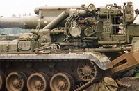 [ẢNH] Sau T-72B và Pantsir-S1, đến lượt pháo tự hành 2S7 Pion Nga đổ lật nhào khi hành quân