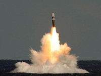 [ẢNH] Từ lòng đại dương, Mỹ thử siêu tên lửa hạt nhân với nâng cấp đáng sợ