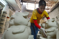 Lợn đất Bát Tràng rộn ràng đón xuân