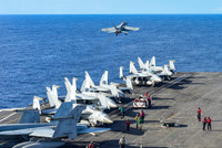 [ẢNH] Đội hình hùng hậu hộ tống 2 tàu sân bay Mỹ trên Biển Đông