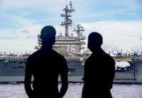 [ẢNH] Đội hình hùng hậu hộ tống 2 tàu sân bay Mỹ trên Biển Đông