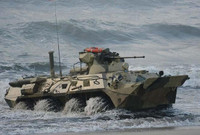 [ẢNH] Xe bọc thép BTR-82A của Nga né thiết giáp Mỹ tại Syria