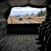 [ẢNH] Nga dùng xe tăng để mở đường nếu Mỹ tiếp tục chặn đoàn tuần tra?