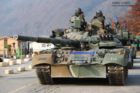 [ẢNH] Không chỉ Ukraine, chính Nga cũng đem quốc bảo T-80 để mang đi gán nợ cho đồng minh Mỹ