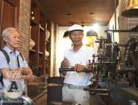 [Ảnh] Ngắm bộ sưu tập gần 400 chiếc đồng hồ cổ độc đáo ở Hà Nội