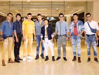 Quán quân Viet Fashion Icon Trịnh Xuân Nhản khoe vẻ đẹp nam tính hút mắt