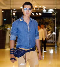 Quán quân Viet Fashion Icon Trịnh Xuân Nhản khoe vẻ đẹp nam tính hút mắt