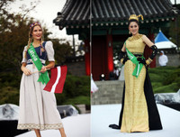 Hoàng Thu Thảo diện áo dài cách điệu, nổi bật giữa dàn trang phục dân tộc thế giới