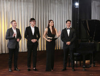 Nam vương người Việt thế giới chia sẻ cách làm đẹp với thí sinh Hoa hậu Hoàn vũ