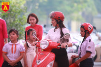 Học sinh Hà Nội thích thú khi được thực hành kiến thức an toàn giao thông