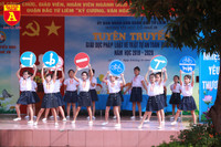 Học sinh Hà Nội thích thú khi được thực hành kiến thức an toàn giao thông