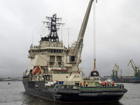 Tàu phá băng trang bị tên lửa hành trình Kalibr gia nhập hải quân Nga