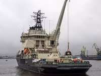 Tàu phá băng trang bị tên lửa hành trình Kalibr gia nhập hải quân Nga