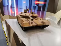 [ẢNH] Loạt mô hình thiết giáp tối tân của Nga trưng bày ngay tại Hà Nội