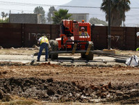 Cận cảnh nguyên mẫu các bức tường Mỹ sẽ xây dọc biên giới Mexico