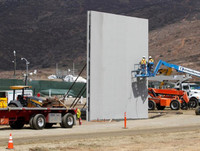 Cận cảnh nguyên mẫu các bức tường Mỹ sẽ xây dọc biên giới Mexico