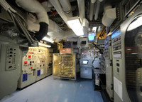 [ẢNH] Siêu tàu sân bay Mỹ rút đi mang theo hơn 100 máy bay VNCH tháng 4-1975