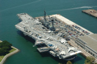 [ẢNH] Siêu tàu sân bay Mỹ rút đi mang theo hơn 100 máy bay VNCH tháng 4-1975