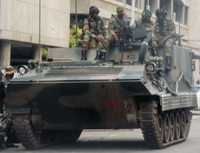 Xe bọc thép của Trung Quốc xuất hiện nhan nhản trong chính biến Zimbabwe