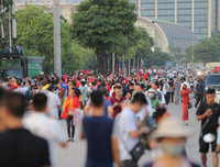 Cổ động viên cực nhiệt tại sân vận động Mỹ Đình