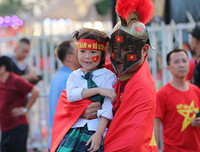 Cổ động viên cực nhiệt tại sân vận động Mỹ Đình