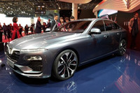 [ẢNH] VinFast Lux A2.0 ra mắt Việt Nam gây hưng phấn khi hạ sốc còn 800 triệu đợt đầu