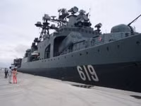 [ẢNH] Khu trục hạm săn ngầm cực mạnh của Nga vừa có màn đối mặt kịch tính với tàu chiến Anh