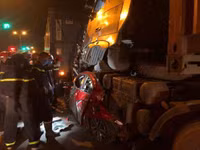 Ám ảnh kinh hoàng từ hiện trường vụ tai nạn xe container đè bẹp xe con chở 4 người