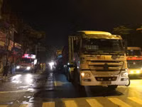 Ám ảnh kinh hoàng từ hiện trường vụ tai nạn xe container đè bẹp xe con chở 4 người