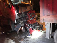 Ám ảnh kinh hoàng từ hiện trường vụ tai nạn xe container đè bẹp xe con chở 4 người