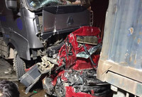 Ám ảnh kinh hoàng từ hiện trường vụ tai nạn xe container đè bẹp xe con chở 4 người