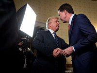 Chùm ảnh đáng nhớ của Tổng thống Trump trong năm đầu tiên cầm quyền