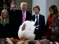 Chùm ảnh đáng nhớ của Tổng thống Trump trong năm đầu tiên cầm quyền