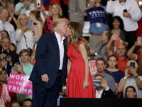 Chùm ảnh đáng nhớ của Tổng thống Trump trong năm đầu tiên cầm quyền