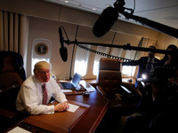 Chùm ảnh đáng nhớ của Tổng thống Trump trong năm đầu tiên cầm quyền