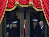 Chùm ảnh đáng nhớ của Tổng thống Trump trong năm đầu tiên cầm quyền