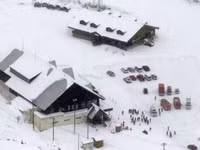 Nhật Bản: Núi lửa phun trào gây lở tuyết, 16 người bị thương