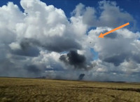 [ẢNH] Thiết giáp BMD-2 của Nga vỡ vụn khi thả dù hỏng từ máy bay