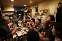 [ẢNH] Chật chội hơn phố cổ Hà Nội: 300 nhà hàng trong khu phố rộng chỉ bằng nửa sân bóng ở Nhật Bản