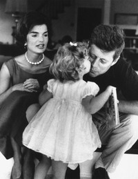 [ẢNH] Những bức ảnh quý tưởng nhớ Tổng thống John F. Kennedy sau vụ ám sát chấn động 55 năm trước