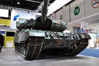 [ẢNH] Nga có lo lắng khi Ba Lan tiếp nhận siêu tăng từ Đức mạnh ngang Armata?