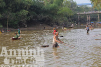 Hà Nội: Cả làng xuống sông đánh dậm
