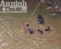 Hà Nội: Cả làng xuống sông đánh dậm