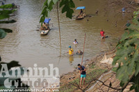 Hà Nội: Cả làng xuống sông đánh dậm