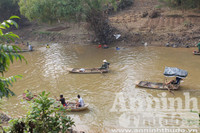 Hà Nội: Cả làng xuống sông đánh dậm