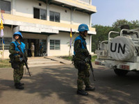 [ẢNH] Chiến sĩ gìn giữ hòa bình Việt Nam huấn luyện sử dụng súng trường Pindad SS2 tối tân