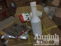 Cận cảnh hơn 4 tấn hương liệu, phụ gia pha chế trà sữa không rõ nguồn gốc