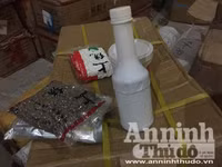 Cận cảnh hơn 4 tấn hương liệu, phụ gia pha chế trà sữa không rõ nguồn gốc