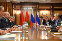 [ẢNH] Belarus tuyên bố hủy thỏa thuận sáp nhập với Nga, cảnh báo phong tỏa Crimea